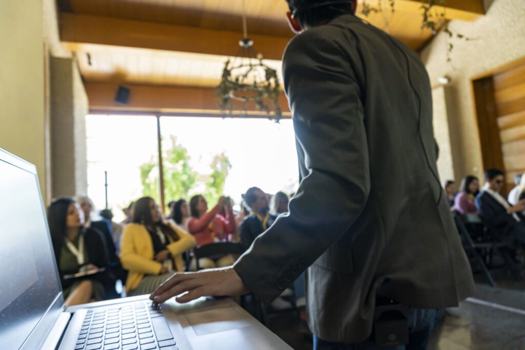 Chicureo Comercial Encuentro de emprendedores Charla networking Giancarlo Barbagelata Marketing en fácil Club de Golf Las Brisas de chicureo